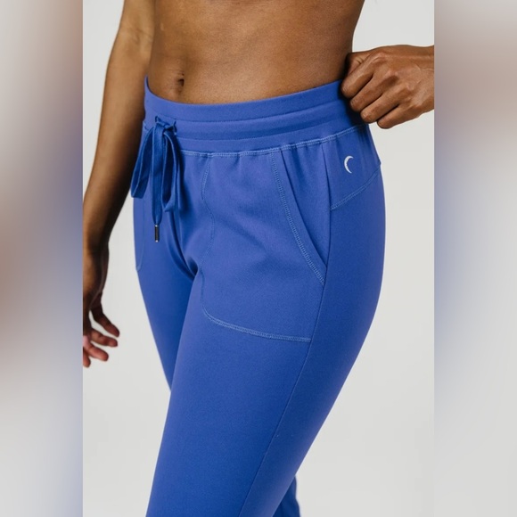 ZYIA Activewear Cropped High-Low Sweater and Unwind Joggers Set Size L (NWOT) - Picture 13 of 16